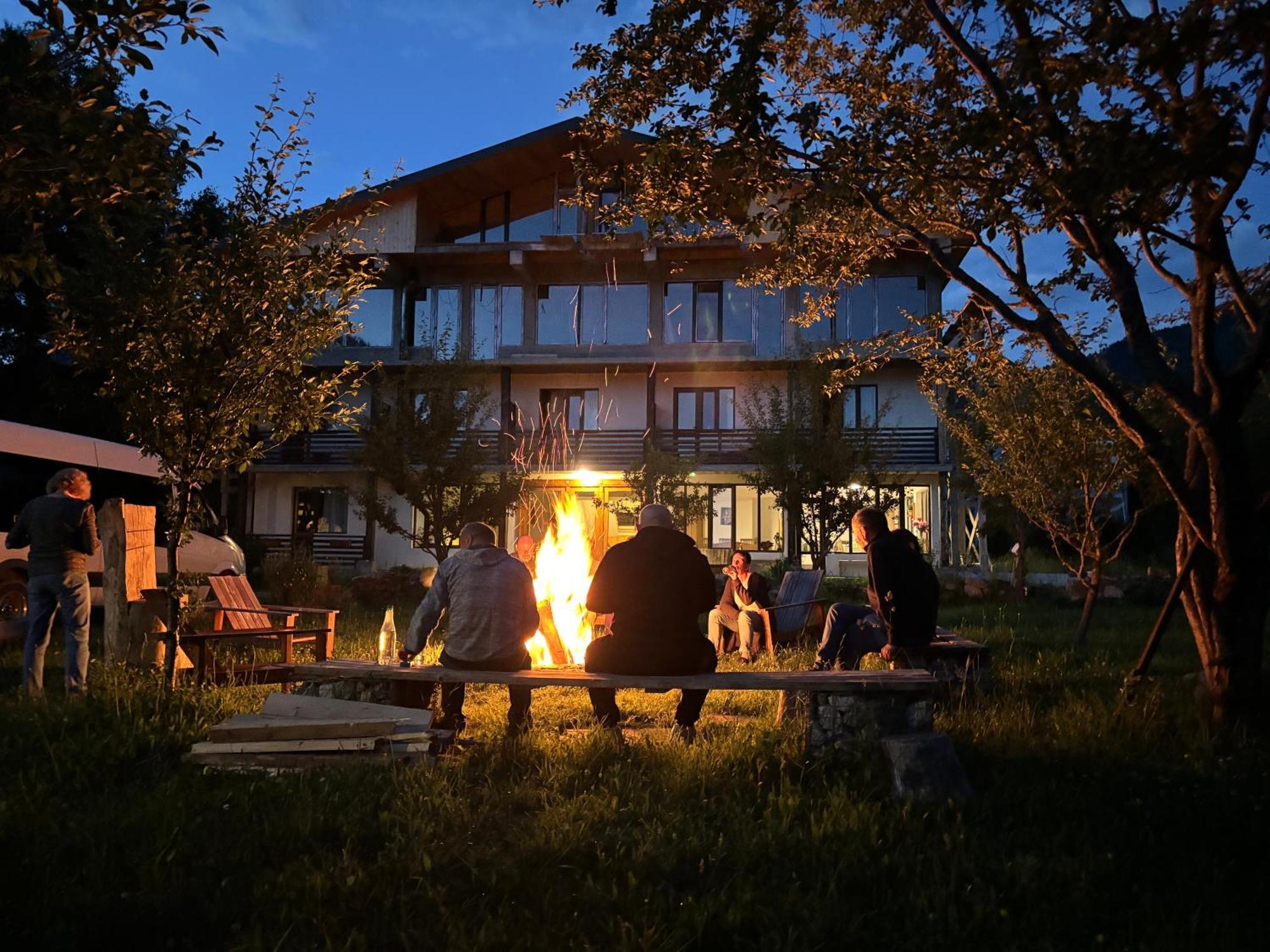 Beko'S Garden Inn Μέστια Εξωτερικό φωτογραφία
