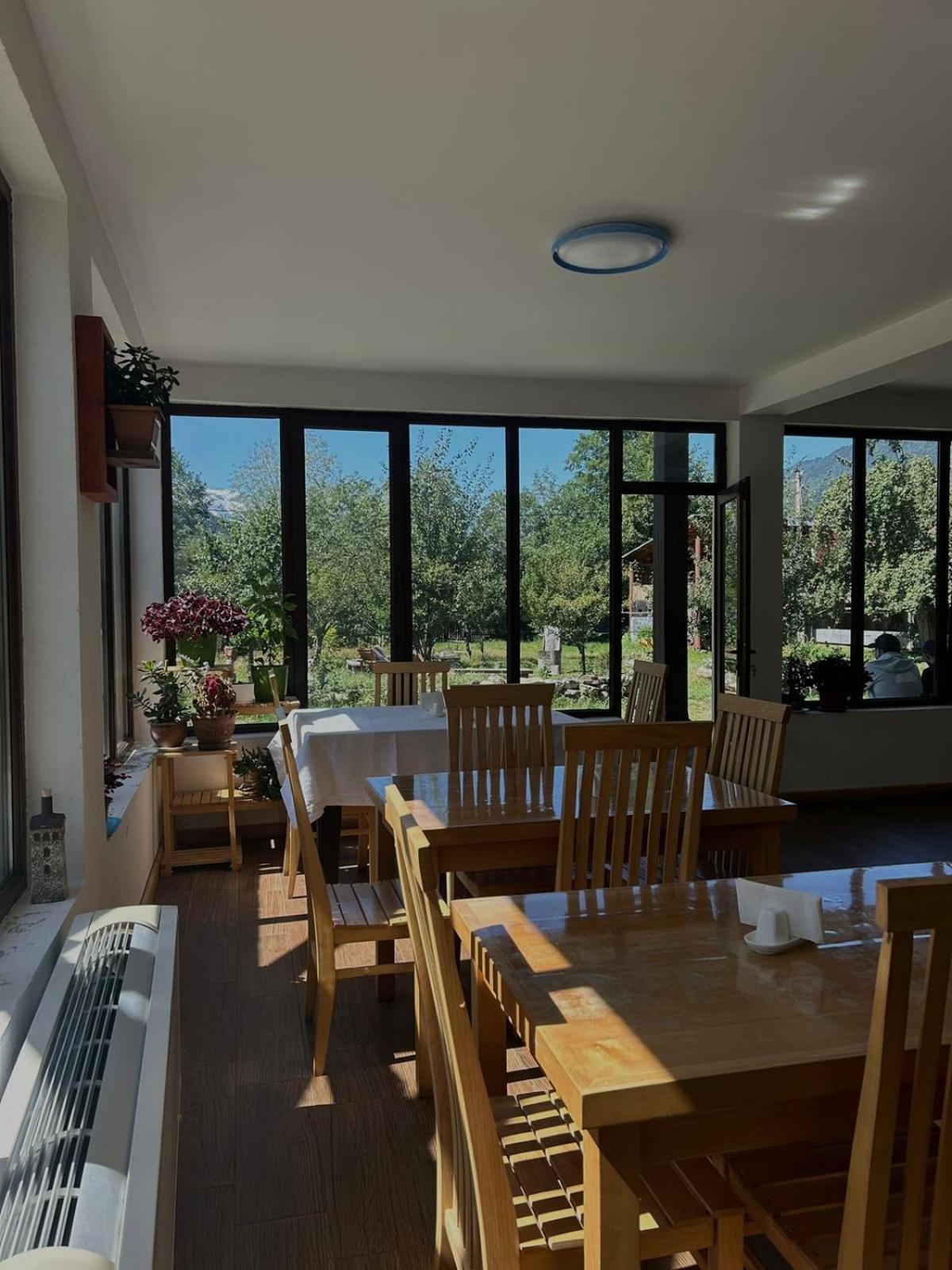 Beko'S Garden Inn Μέστια Εξωτερικό φωτογραφία